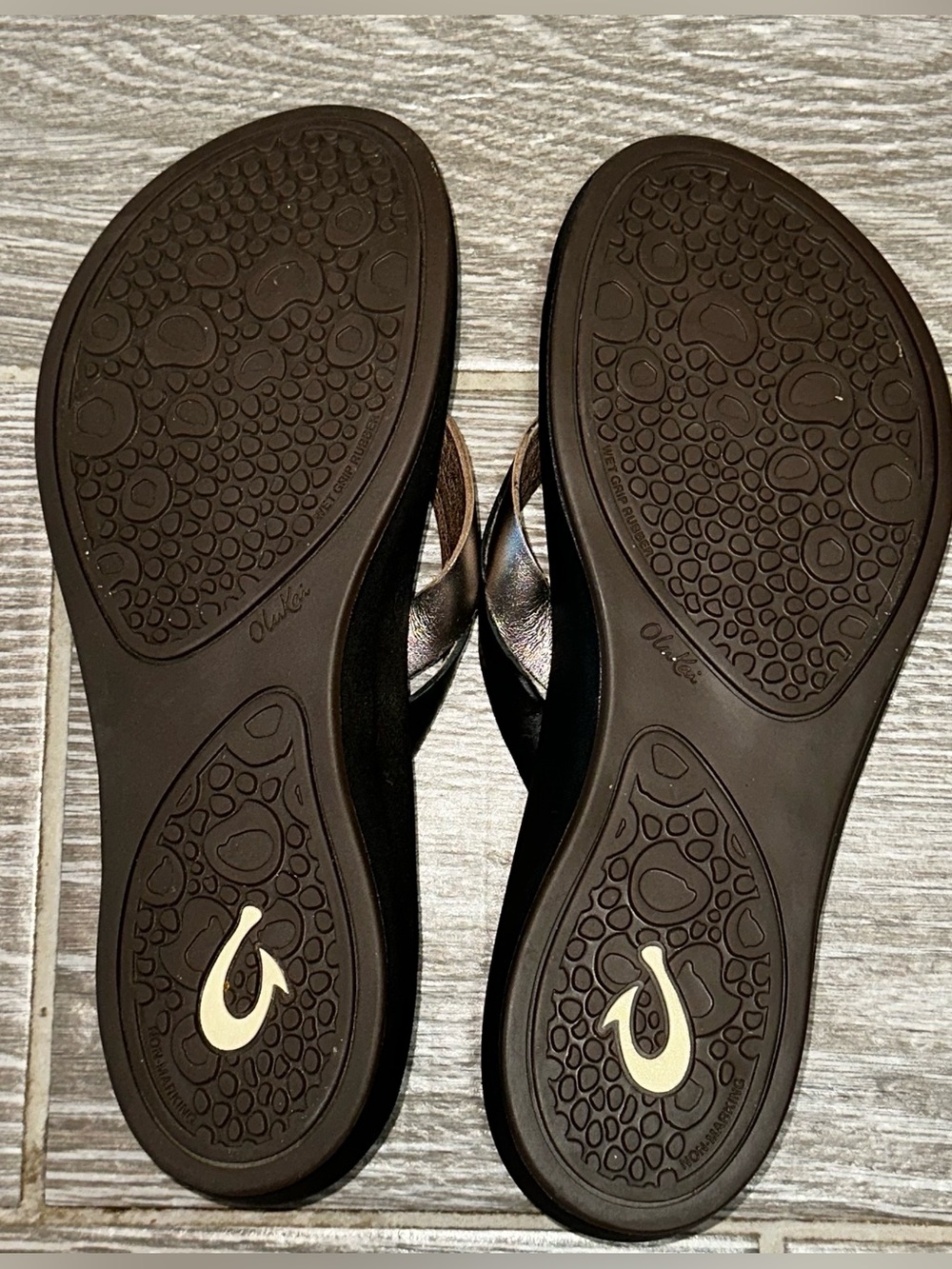 Olukai Kaekae Leather Black Silver Women's 8 Sandals Flip Flops Metallic Boho - Picture 9 of 10
